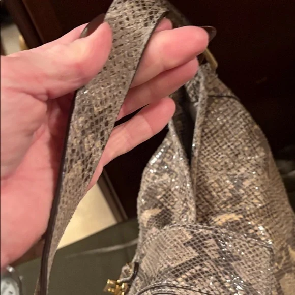 Michael Kors Elegant Snakeskin Shoulder Bag - Picture 10 of 14